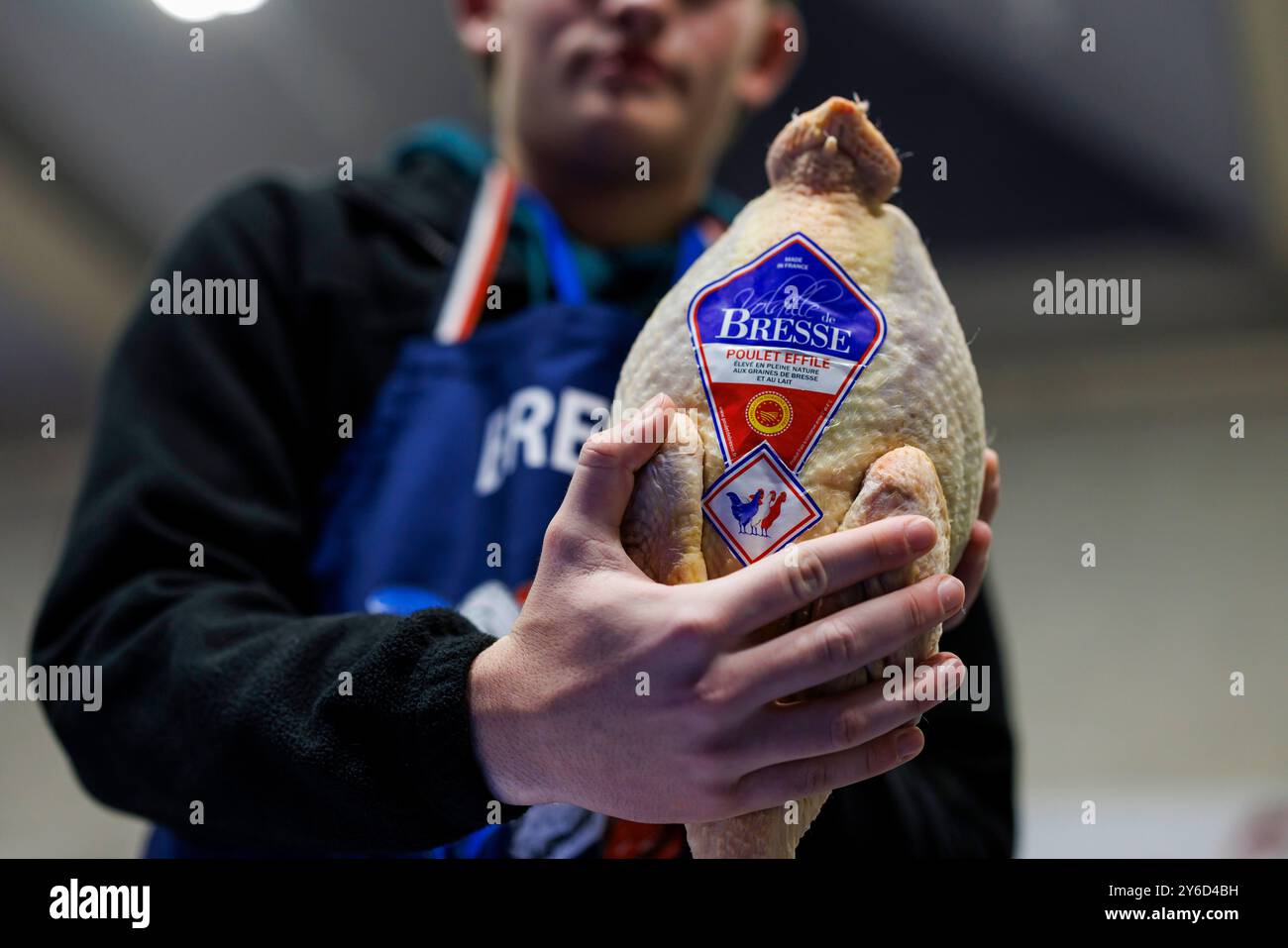 Montrevel-en-Bresse (Francia centro-orientale), 12 dicembre 2023: The Glorieuses de Bresse Bresse Poultry contest che riunisce allevatori di pollame DOP e ga Foto Stock