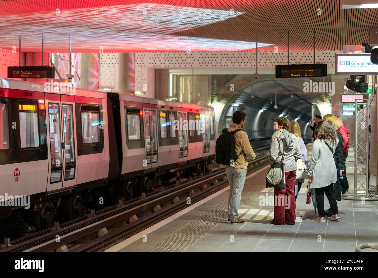 Oulins (Francia centro-orientale), 2023/10/19: Dopo cinque anni di lavoro, inaugurazione ufficiale dell'estensione di 2,4 km della linea B. nuova stazione "Oulli Foto Stock