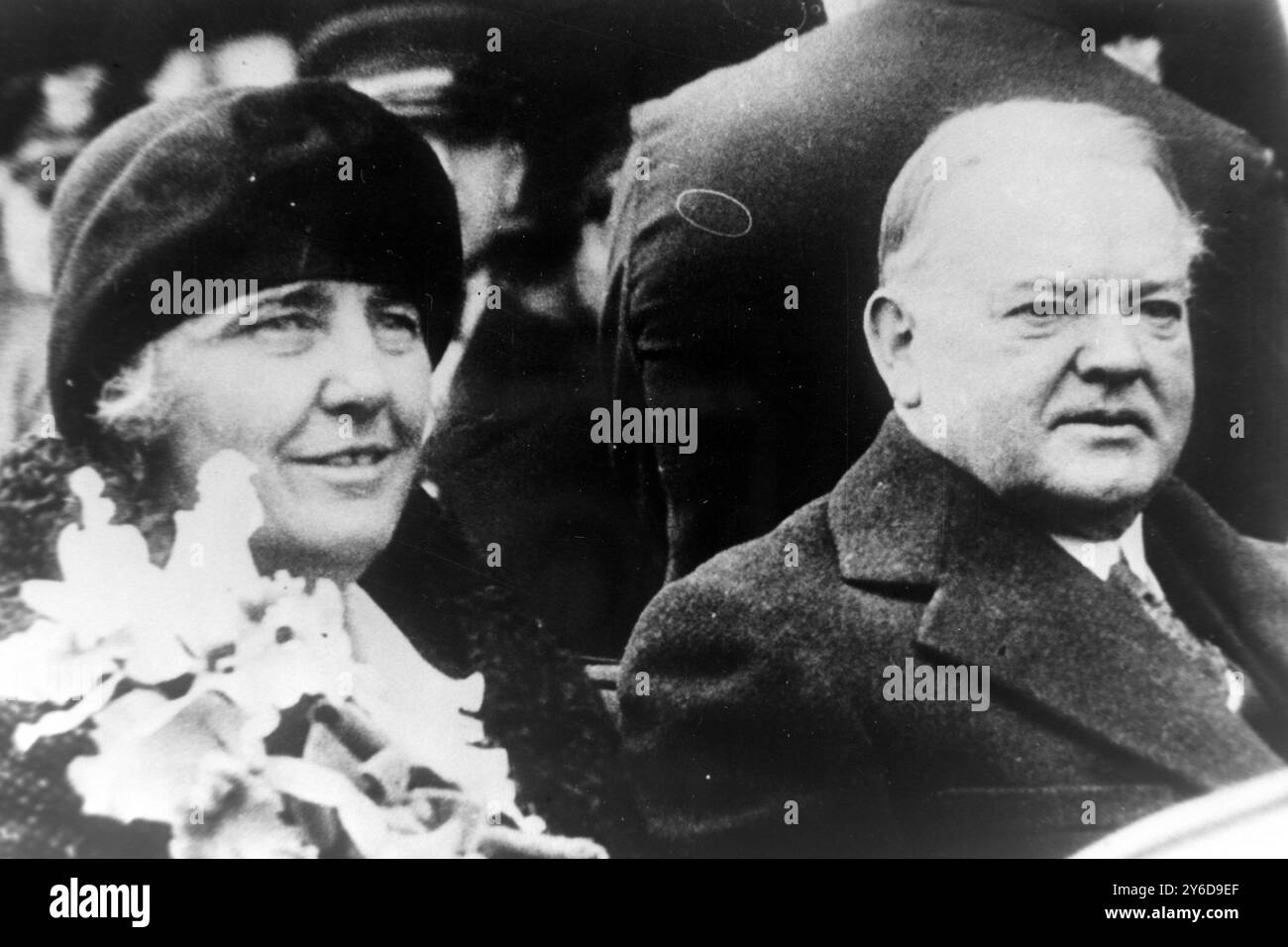HERBERT HOOVER PRESIDENTE DEGLI STATI UNITI CON MOGLIE - FOTO DAL 1930 / ; 4 LUGLIO 1963 Foto Stock