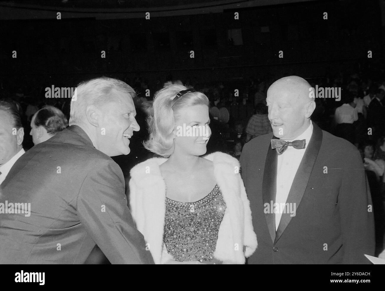 PETER VAN EYCK, HEIDI BRUHL E HUBERT VON MEYERING AL FESTIVAL INTERNAZIONALE DEL CINEMA DI BERLINO, GERMANIA OVEST / ; 24 GIUGNO 1963 Foto Stock