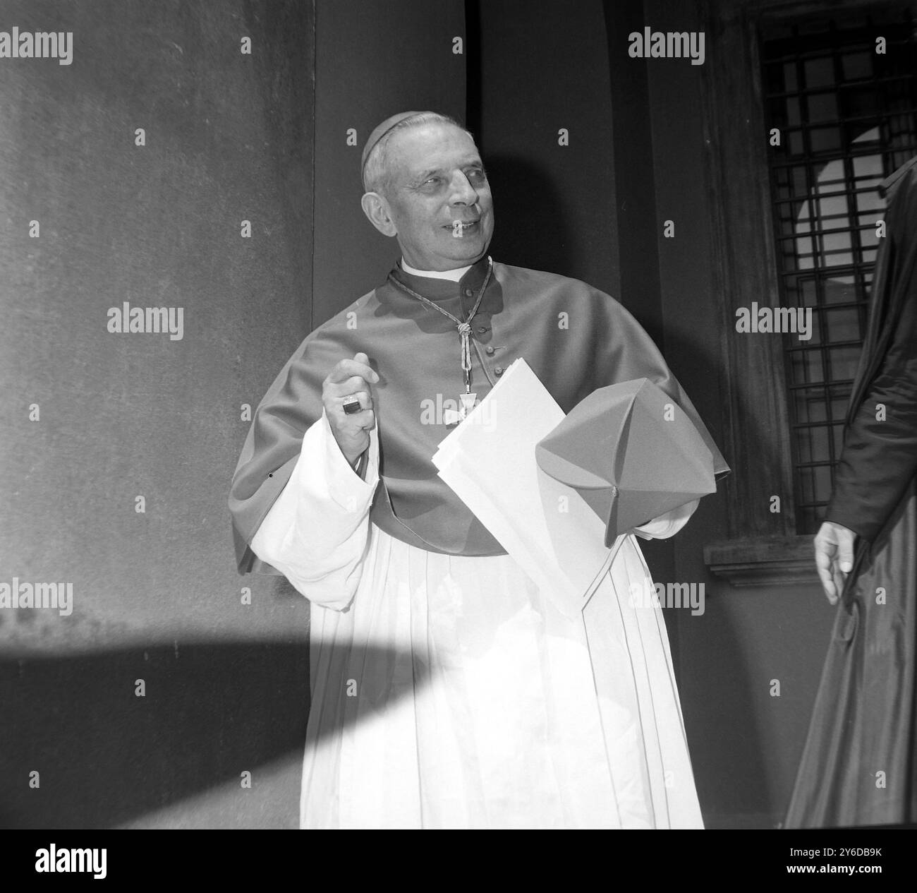 CARDINALE GIACOMO LERCARO PER CONCLAVE IN VATICANO, ROMA; 17 GIUGNO 1963 Foto Stock