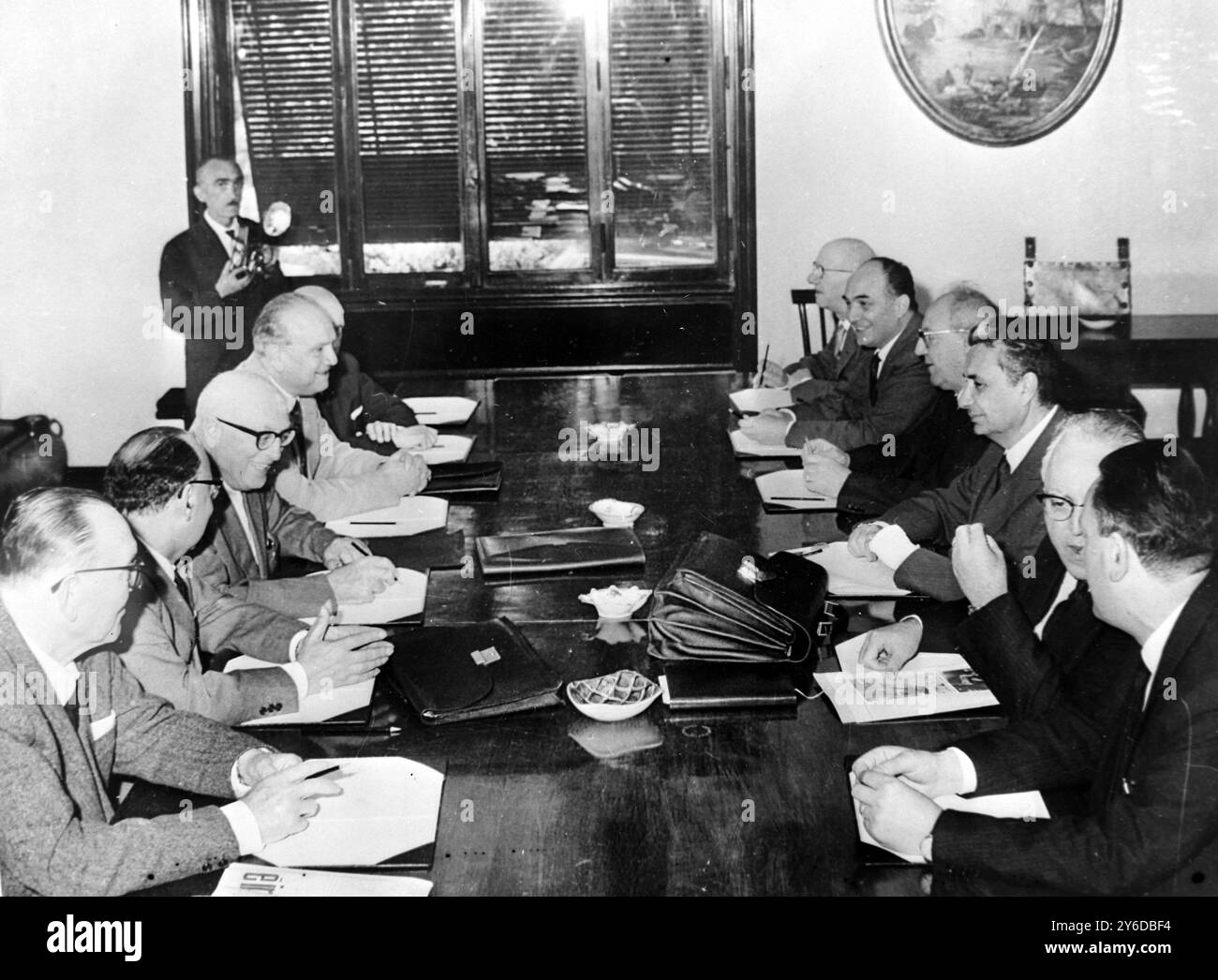 RIUNIONE PER FORMARE UN NUOVO GOVERNO A ROMA, ITALIA; 16 GIUGNO 1963 Foto Stock