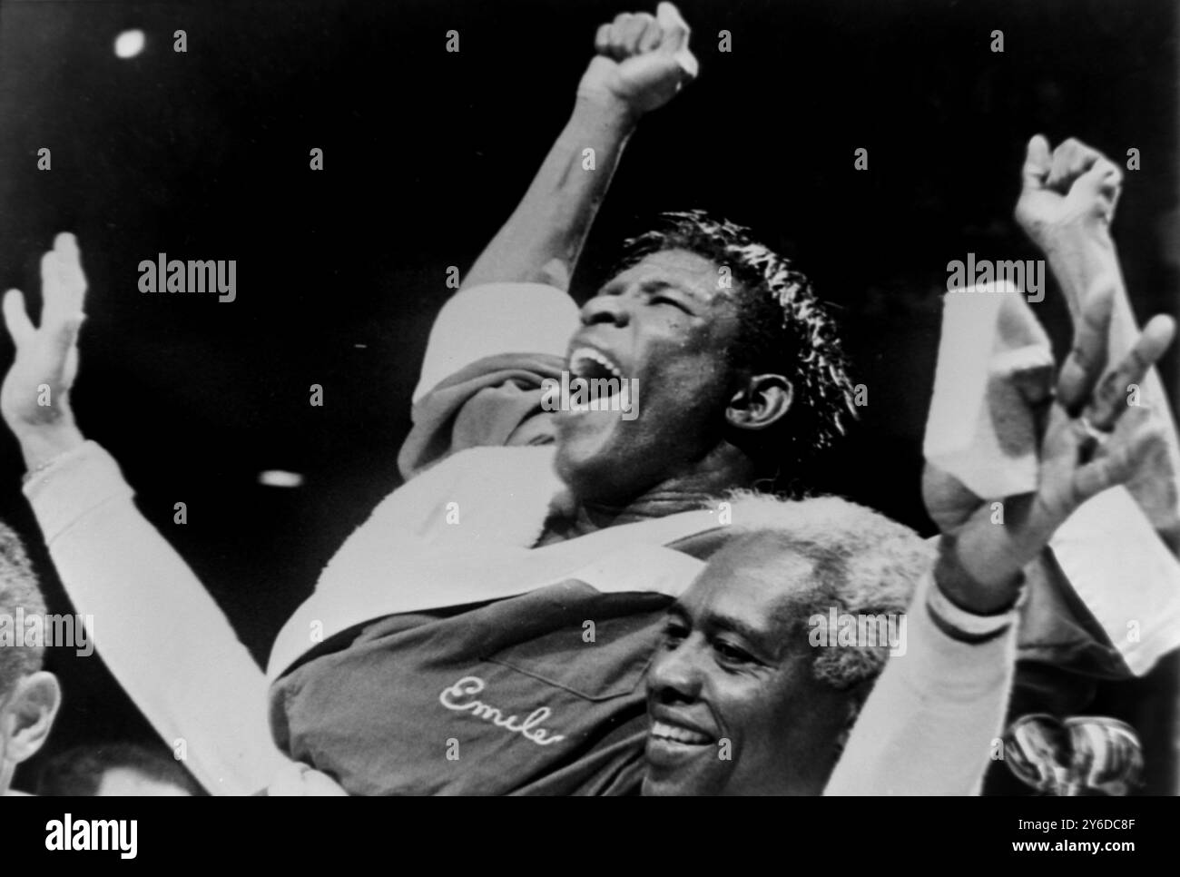 VINCERE BOXER MILE GRIFFITH E V LUIS RODRIQUEZ IN LOTTA A NEW YORK / ; 10 GIUGNO 1963 Foto Stock