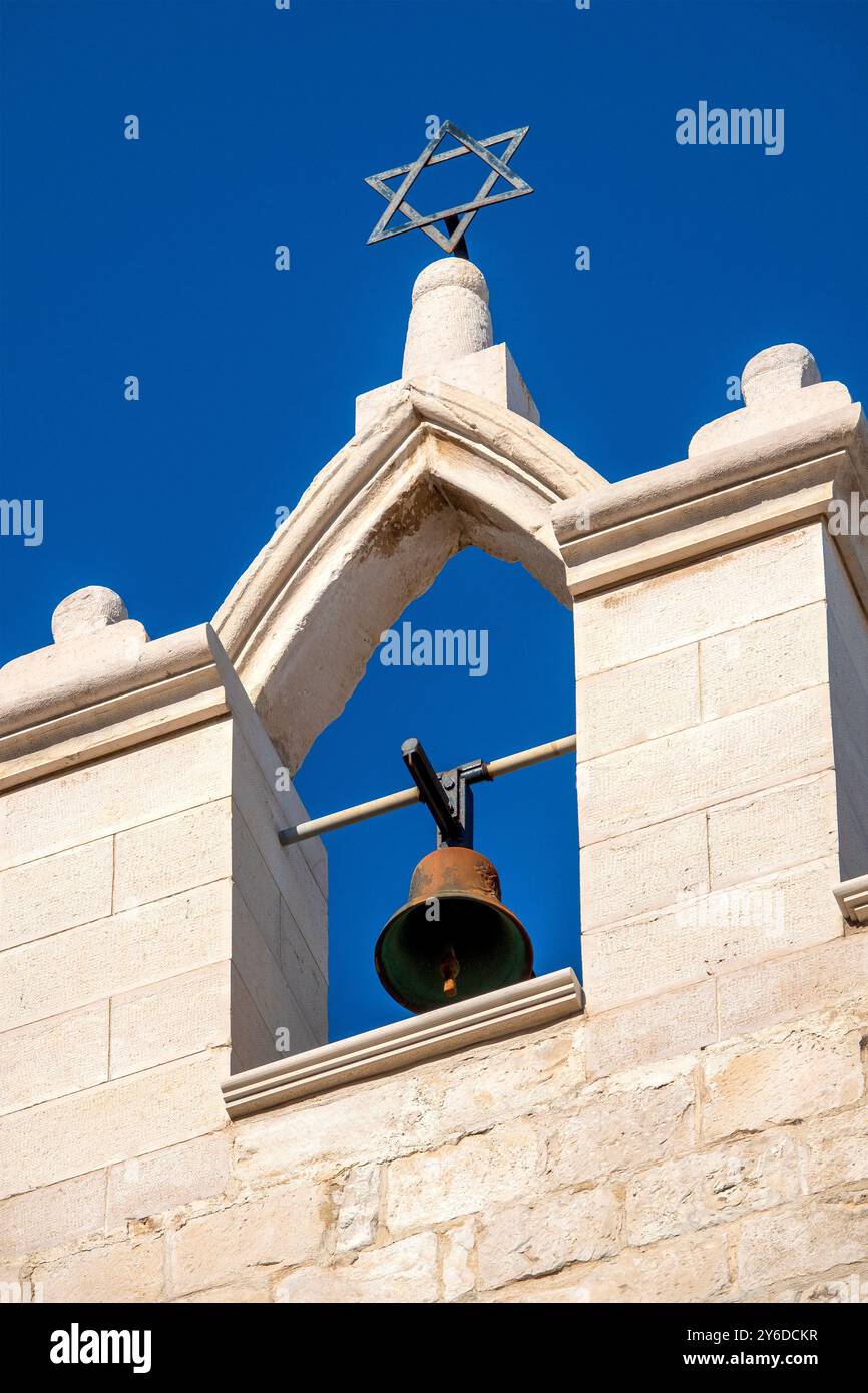 Una sinagoga gotica restaurata del XIII secolo a Trani, Italia Foto Stock