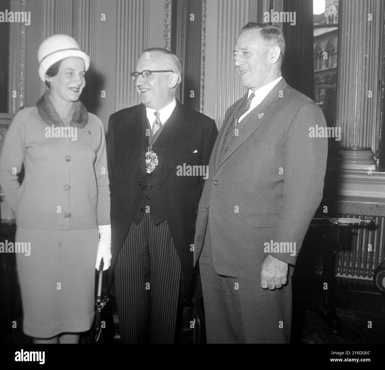IL SIGNORE SINDACO DI LONDRA RALPH PERRING CON DAVID BRAND - WEST AUSTRALIAN PREMIER ; 17 MAGGIO 1963 Foto Stock