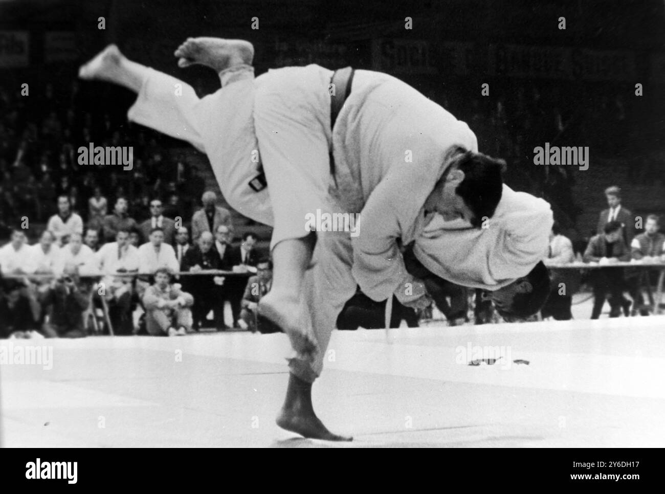 CAMPIONATI EUROPEI DI JUDO NORRIS SUL LANCIO DELL'AVVERSARIO KENT A GINEVRA; 13 MAGGIO 1963 Foto Stock