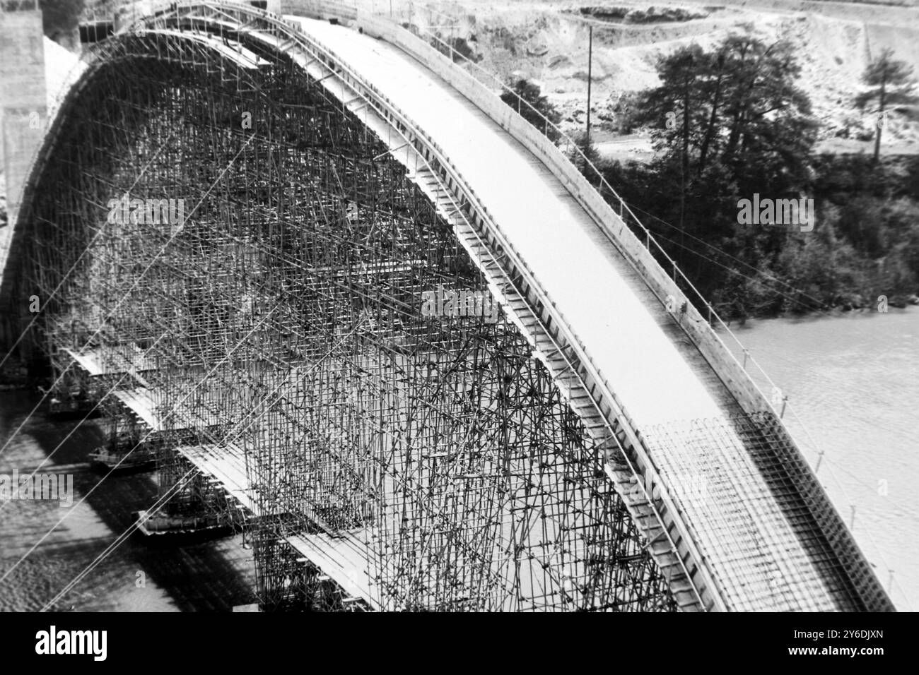 PONTI PONTEGGI SULL'ARCATA DEL NUOVO PONTE SUL RENO IN SVIZZERA; 2 MAGGIO 1963 Foto Stock