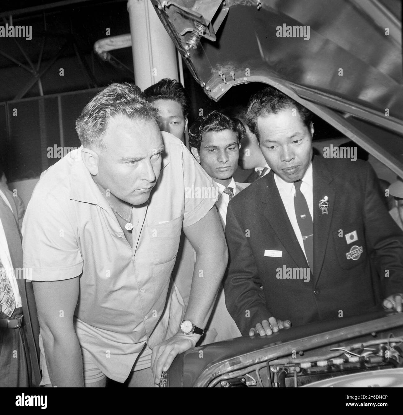 ERIK CARLSSON ALL'AFRICAN SAFARI RALLY IN KENYA; 11 APRILE 1963 Foto Stock