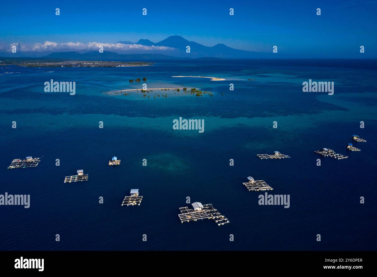 Indonesia, Bali, Gili Putih Sumberkima o spiaggia bianca nella parte occidentale dell'isola Foto Stock
