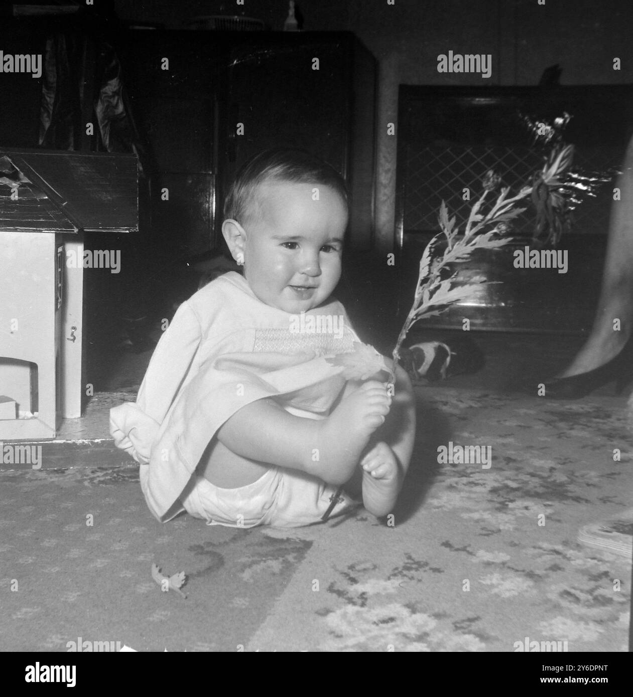 RICHARD SATHERLEY DEFORMATIES THALODOMIDE CHILD WITHOUT ARMS AND HANDS IN NEWPORT /; 1 APRILE 1963 Foto Stock
