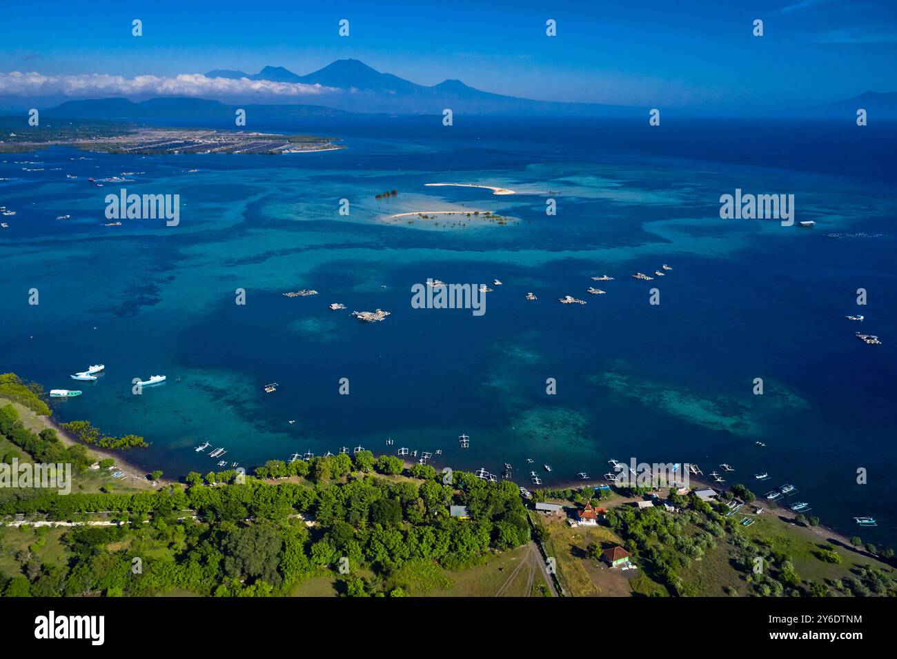 Indonesia, Bali, Gili Putih Sumberkima o spiaggia bianca nella parte occidentale dell'isola Foto Stock