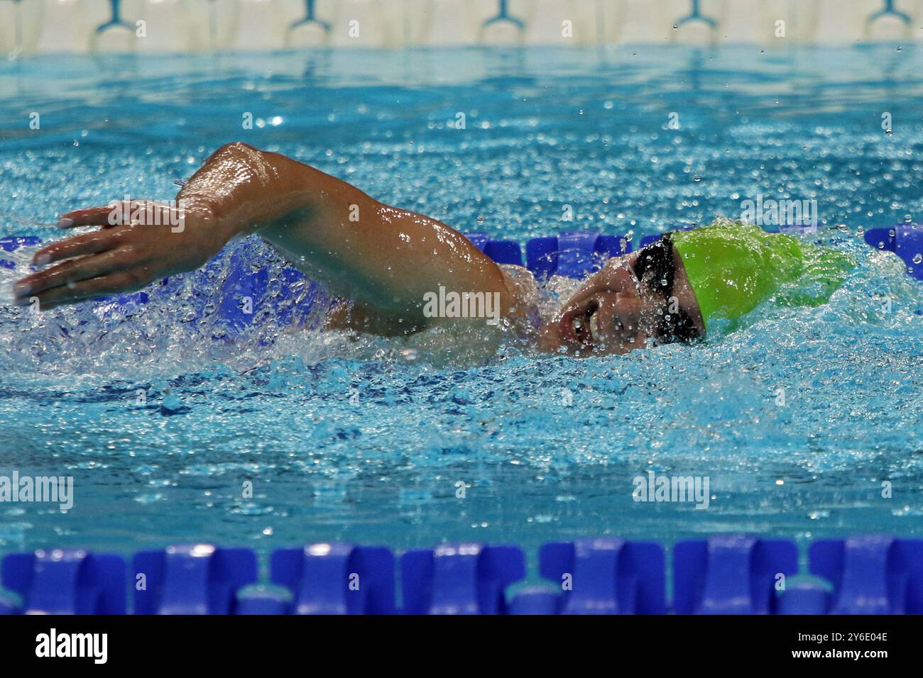 Anastasiia SHEVCHENKO (S11) gareggia come NPA nei 400m Freestyle Para Swimming femminile - S11 Heats alla Défense Arena di Parigi, Francia alle partite Paralimpiche del 2024. Foto Stock