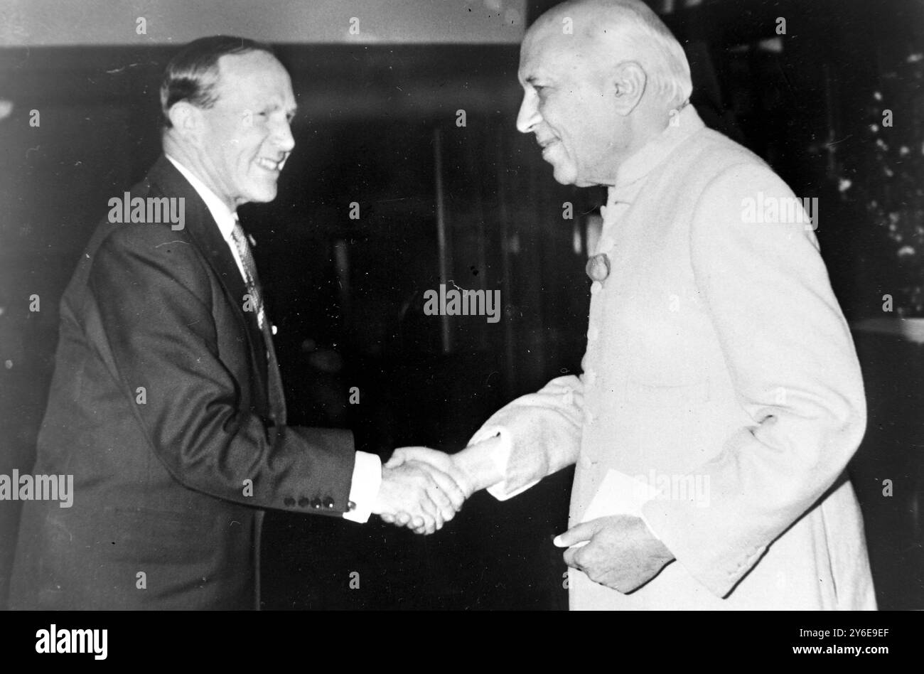 GARFIELD BARWICK CON IL PREMIER INDIANO PANDIT JAWAHARLAL NEHRU A NUOVA DELHI / ; 7 DICEMBRE 1962 Foto Stock