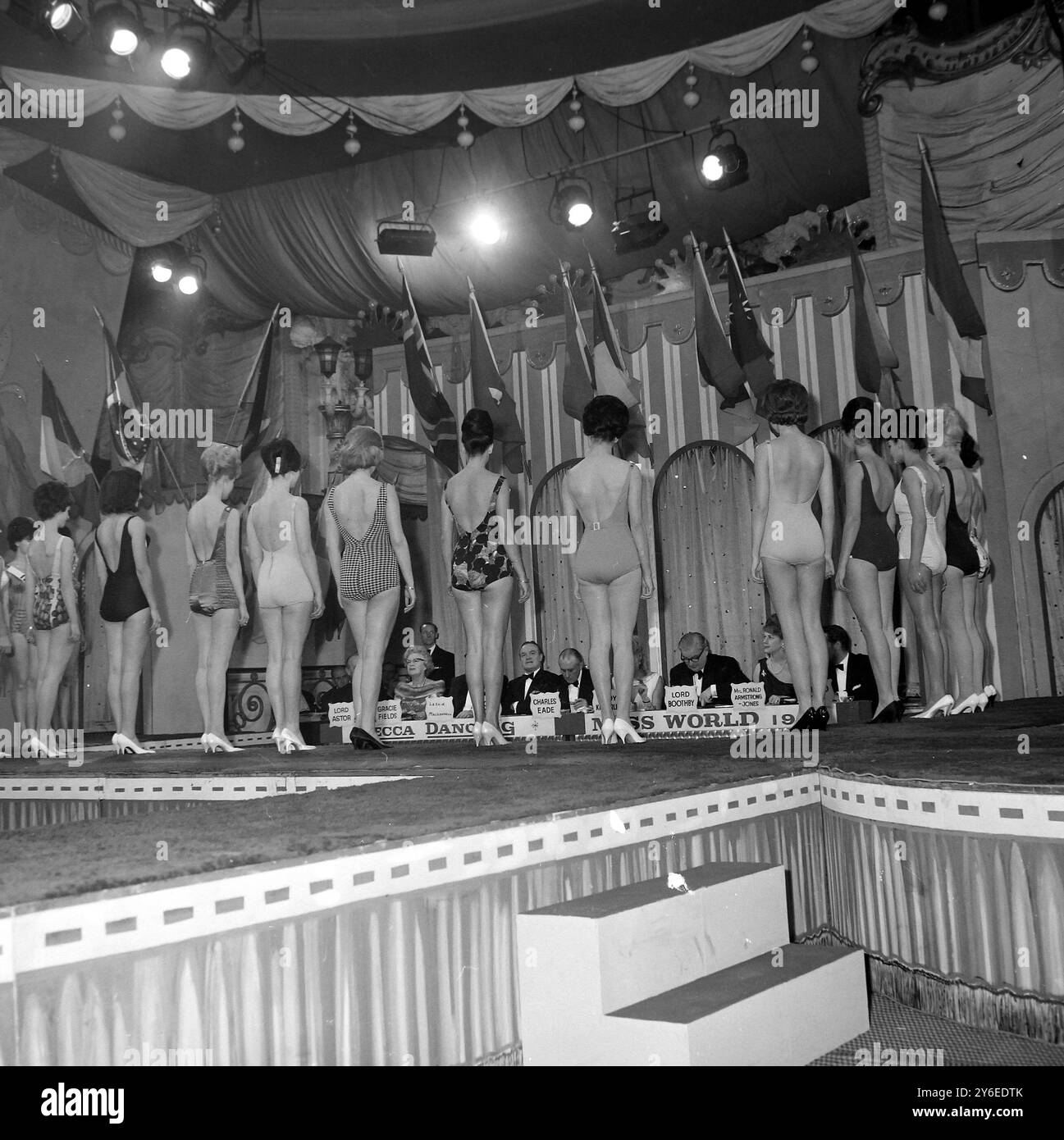 MISS HOLLAND CATHARINA LODDERS MISS MONDO INCORONATA - MISS CONCORSO MONDIALE DI BELLEZZA A LONDRA 1962 SECONDI CLASSIFICATI ; 8 NOVEMBRE 1962 Foto Stock