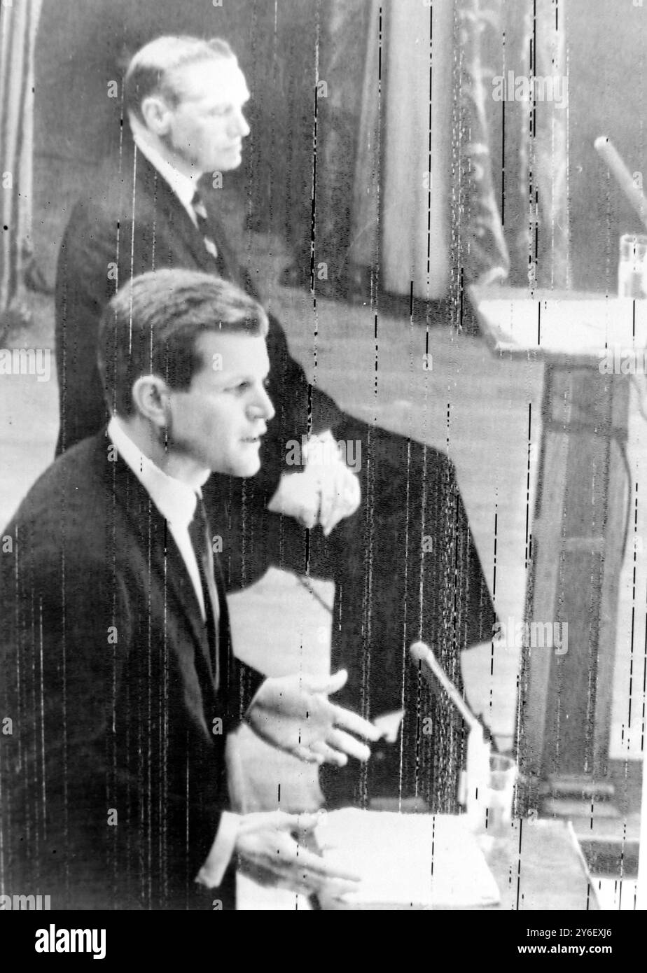 EDWARD KENNEDY DIBATTITO TELEVISIVO CON EDWARD MCCORMACK E J / ; 6 SETTEMBRE 1962 Foto Stock