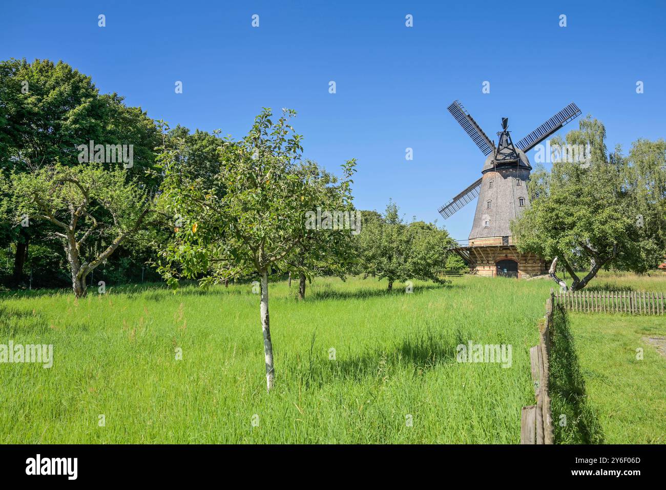 Britzer Mühle, Buckower Damm, Britz, Neukölln, Berlino, Deutschland *** Britzer Mühle, Buckower Damm, Britz, Neukölln, Berlino, Germania Foto Stock