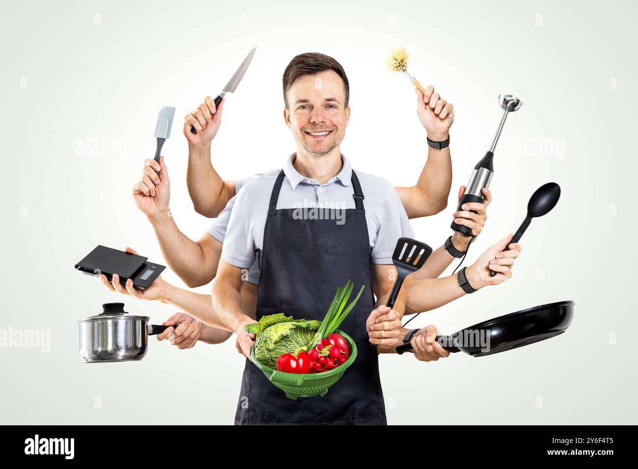 Uomo con braccia multiple che tiene la cucina e l'attrezzatura da cucina Foto Stock