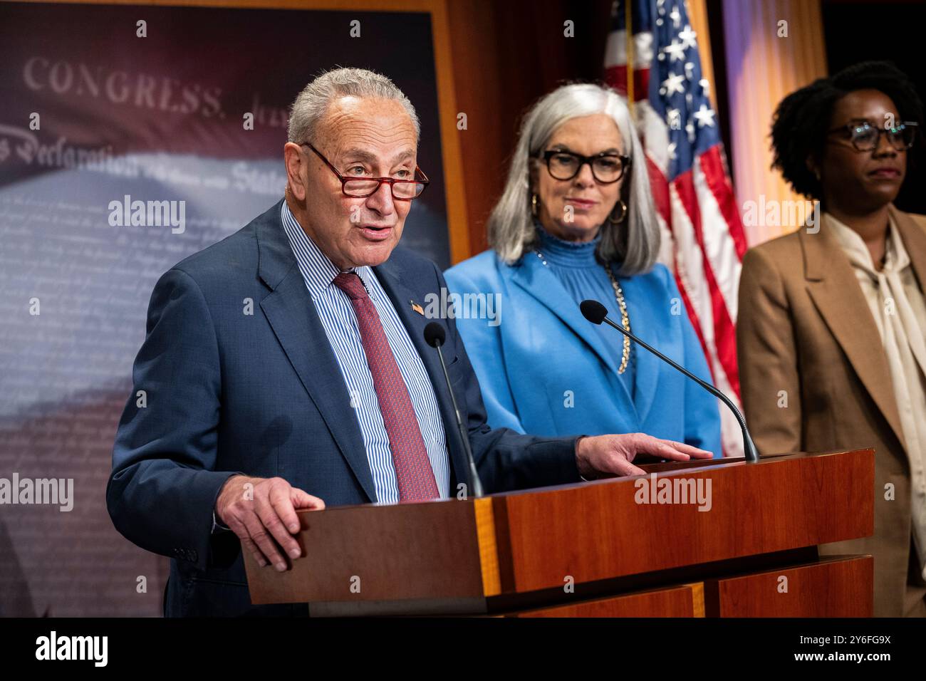 Washington, Stati Uniti. 25 settembre 2024. Il senatore Chuck Schumer (D-N.Y.), leader della maggioranza del Senato, a sinistra, parla durante una conferenza stampa sull'ACA e l'assistenza sanitaria con altri democratici, al Campidoglio degli Stati Uniti, a Washington, DC, mercoledì 25 settembre, 2024. (Graeme Sloan/Sipa USA) credito: SIPA USA/Alamy Live News Foto Stock
