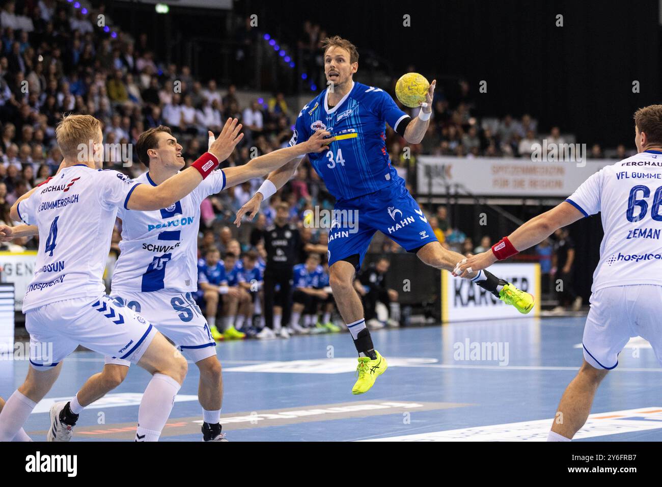 Kai HAEFNER (TVB Stuttgart, #34) erzielt ein Tor, Aktion, Torwurf TVB Stuttgart (TVB) vs. VfL Gummersbach (GUM), Handball, Maenner, Daikin 1. Bundesliga di pallamano (HBL), 4. Spieltag, Spielzeit 2024/2025, 25.09.2024 foto: Eibner-Pressefoto/Oliver Schmidt Foto Stock