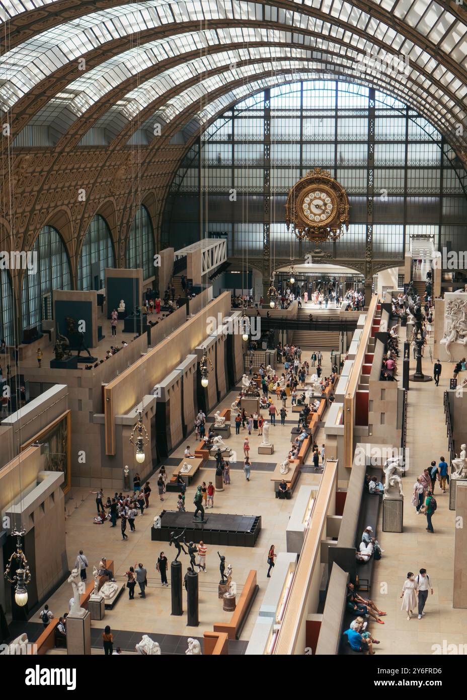 Parigi, Francia - 23 giugno 2022: Veduta sopraelevata della galleria d'arte del Museo d'Orsay (Musee d'Orsay) Foto Stock