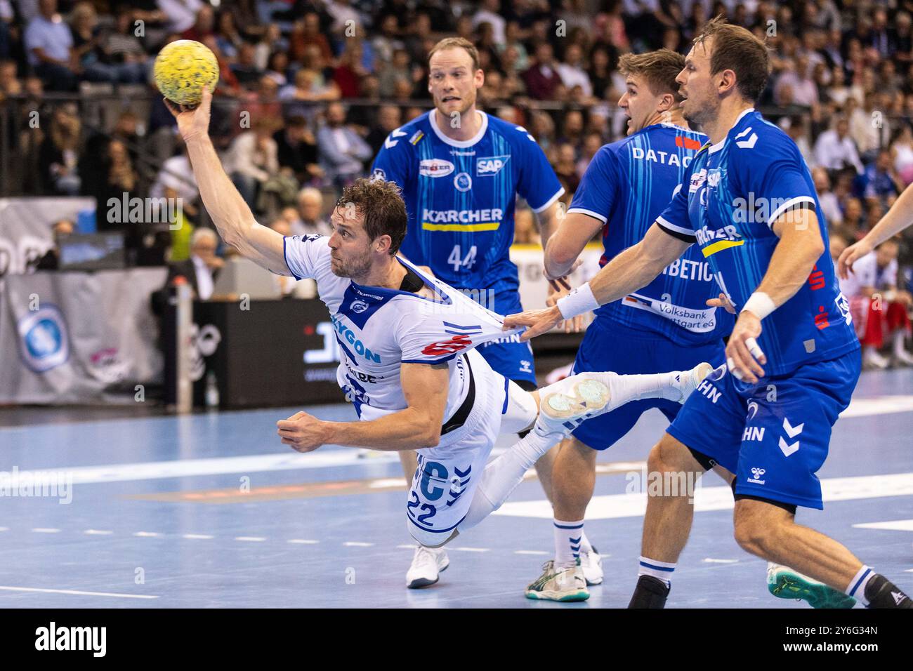 Kentin MAHE (VfL Gummersbach, #22) erzielt ein Tor, Aktion, Torwurf TVB Stuttgart (TVB) vs. VfL Gummersbach (GUM), Handball, Maenner, Daikin 1. Bundesliga di pallamano (HBL), 4. Spieltag, Spielzeit 2024/2025, 25.09.2024 foto: Eibner-Pressefoto/Oliver Schmidt Foto Stock