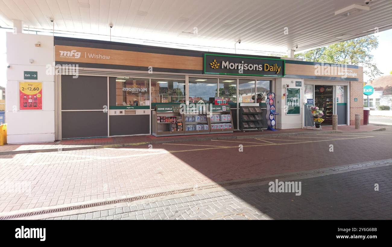 Morrisons Daily Kiosk Shop con stazione di rifornimento ora di proprietà del gruppo MFG Foto Stock
