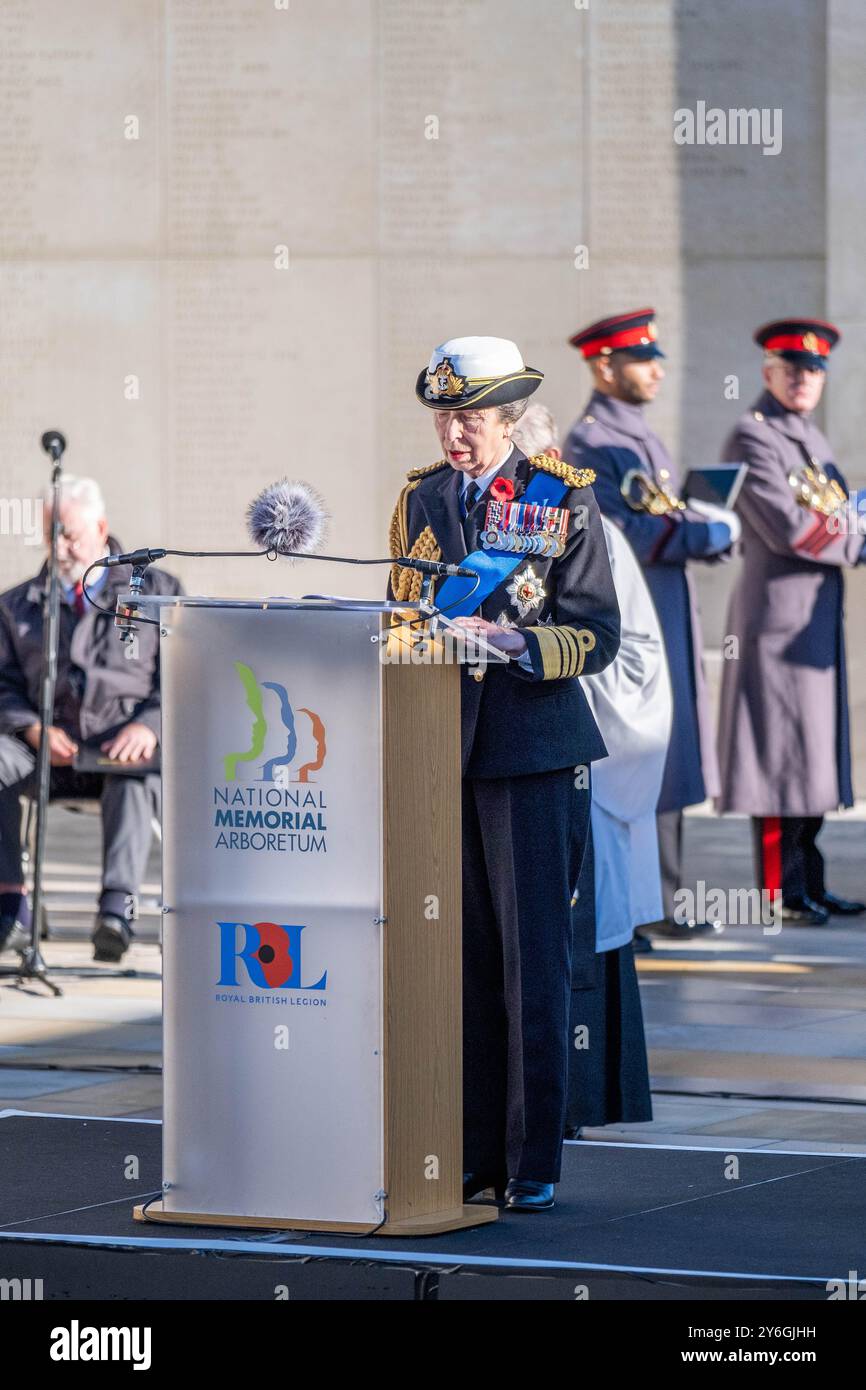 National Memorial Arboretum, Regno Unito. 11 novembre 2023. Sua altezza reale partecipa al servizio diurno dell'armistizio insieme a Ex Servicemen e donne Foto Stock