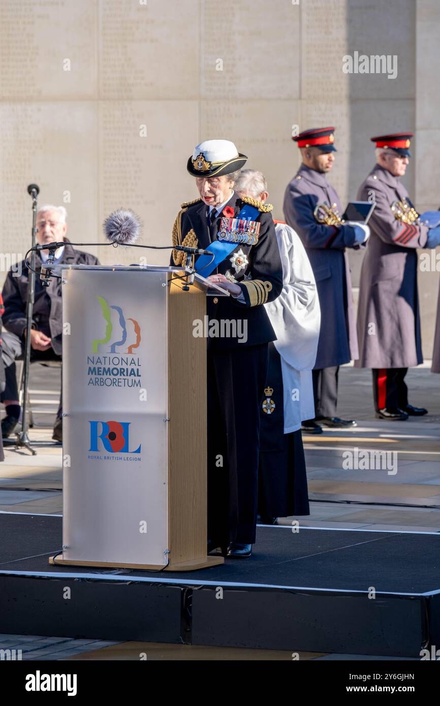 National Memorial Arboretum, Regno Unito. 11 novembre 2023. Sua altezza reale partecipa al servizio diurno dell'armistizio insieme a Ex Servicemen e donne Foto Stock