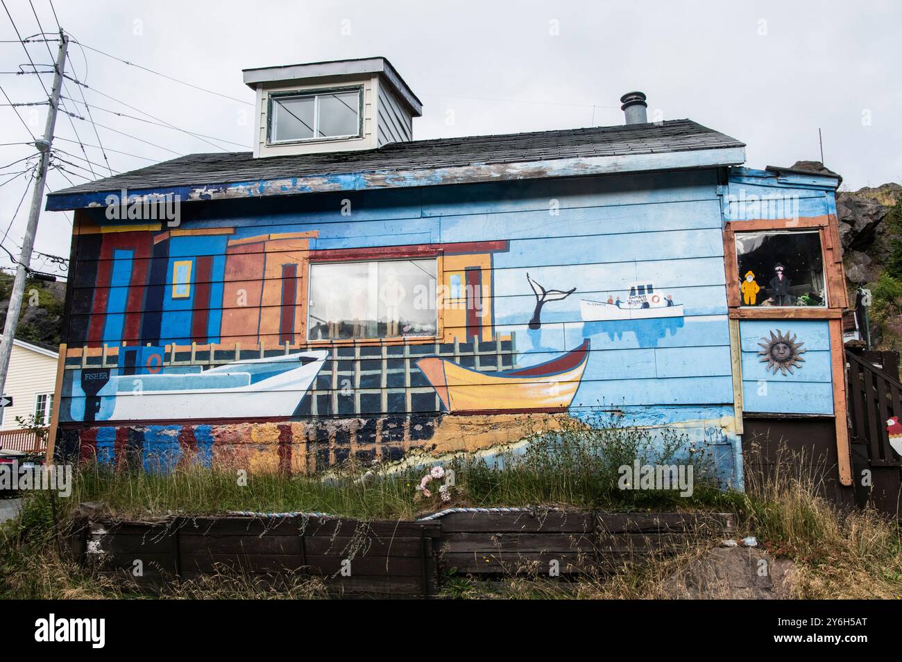 Murale del porto in una casa a Petty Harbour-Maddox Cove, Newfoundland & Labrador, Canada Foto Stock