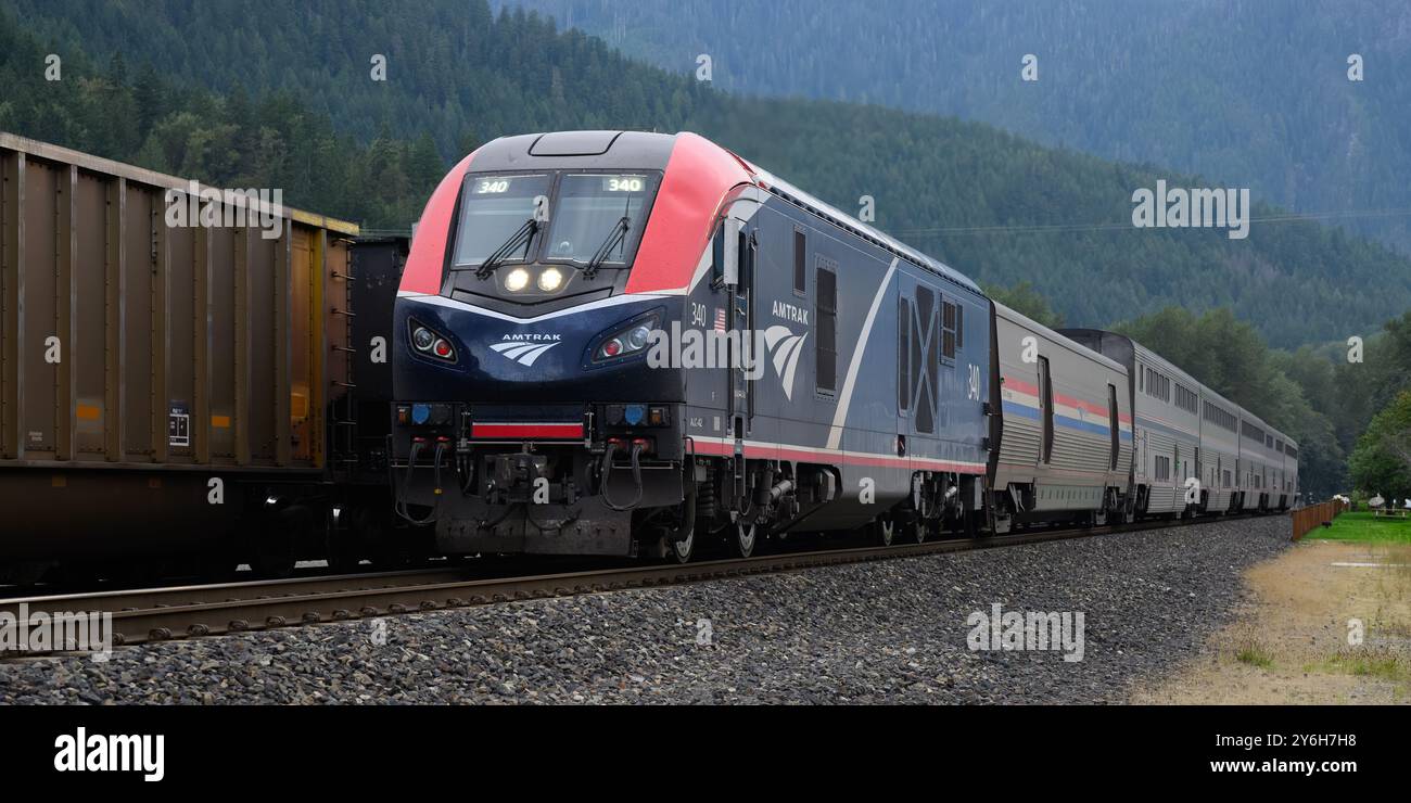 Skykomish. WA. USA - 26 agosto 2024; treno notturno Amtrak Empire Builder da Seattle a Chicago Foto Stock