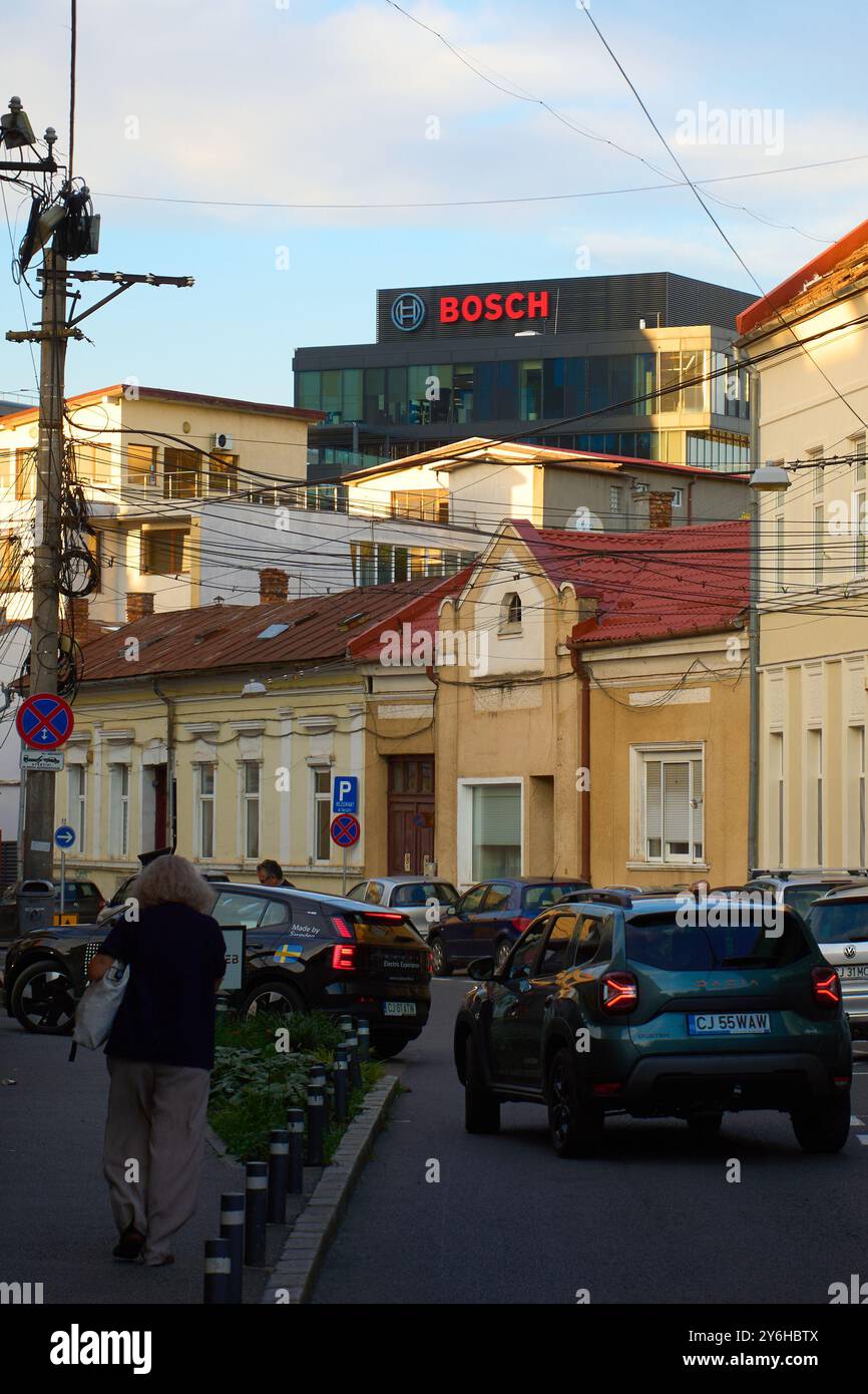 Cluj-Napoca, Romania. 20 settembre 2024: Il logo della multinazionale tedesca di ingegneria e tecnologia Bosch è visto in cima alla Bosch Engineerin Foto Stock