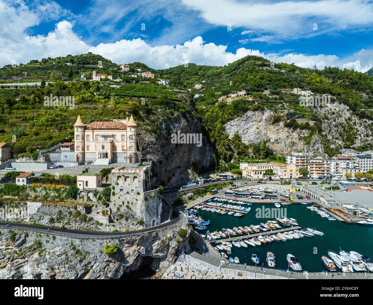 Maiori da drone, Costiera Amalfitana, Salerno, Campania, Italia, Europa Foto Stock