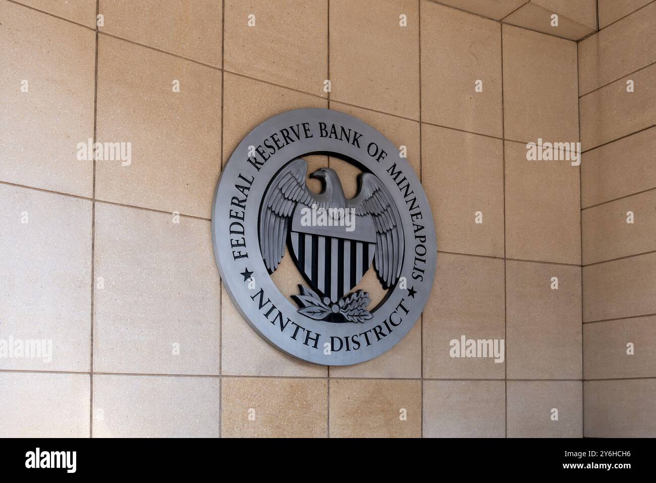Il sigillo della Federal Reserve Bank di Minneapolis presso la sede centrale di Minneapolis, Minnesota, USA Foto Stock