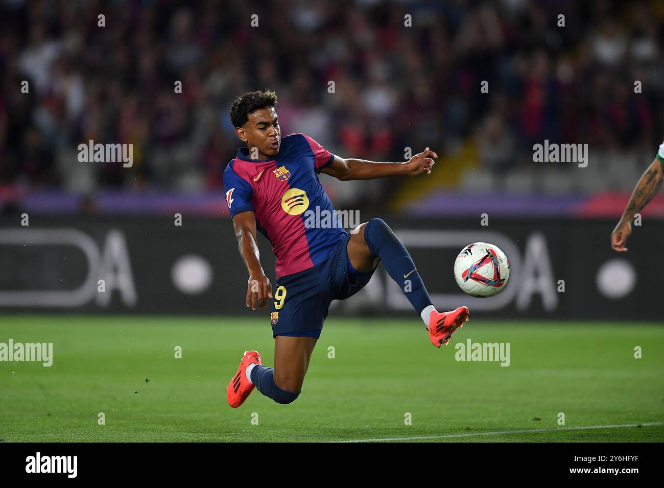 Barcellona, ESP. 25 settembre 2024. FC BARCELONA VS GETAFE CF. 25 settembre 2024 Lamine Yamal (19) del FC Barcelona durante la partita tra FC Barcelona e Getafe CF corrispondente al settimo giorno della Liga EA Sports allo Stadio Olimpico Lluis Companys di Montjuic a Barcellona, Spagna. Crediti: Rosdemora/Alamy Live News Foto Stock