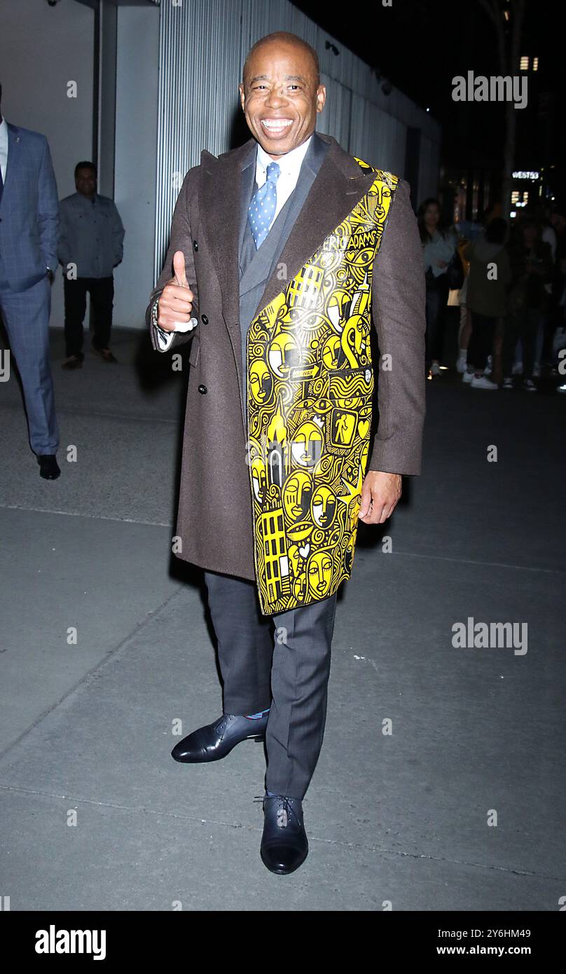 **FILE FOTO** NY sindaco Eric Adams incriminato per accuse penali federali. NEW YORK, NY - 22 MARZO: Il sindaco Eric Adams arriva alla Ralph Lauren Spring 2022 Ready-to-Wear Collection al MOMA di New York City il 22 marzo 2022 Credit; RW/MediaPunch Foto Stock