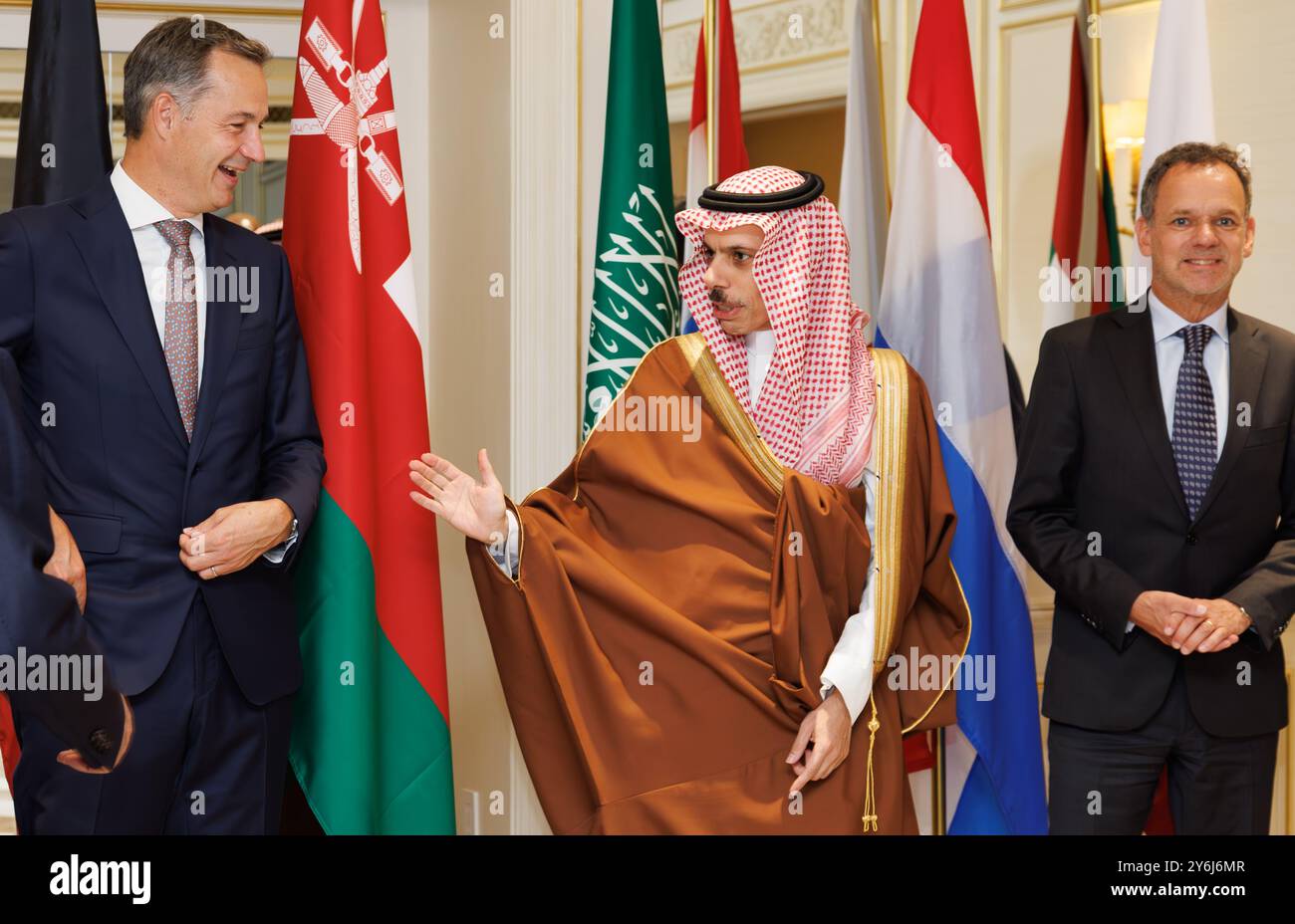 New York, Stati Uniti. 25 settembre 2024. Il primo ministro uscente Alexander De Croo, il ministro degli Esteri dell'Arabia Saudita, il principe Faysal bin Farhan al Saud, e il ministro degli Esteri olandese Caspar Veldkamp, nella foto durante un incontro bilaterale sul Qatar, nella marcia della 79a sessione dell'Assemblea generale delle Nazioni Unite (UNGA79), a New York, Stati Uniti d'America, mercoledì 25 settembre 2024. BELGA PHOTO BENOIT DOPPAGNE credito: Belga News Agency/Alamy Live News Foto Stock