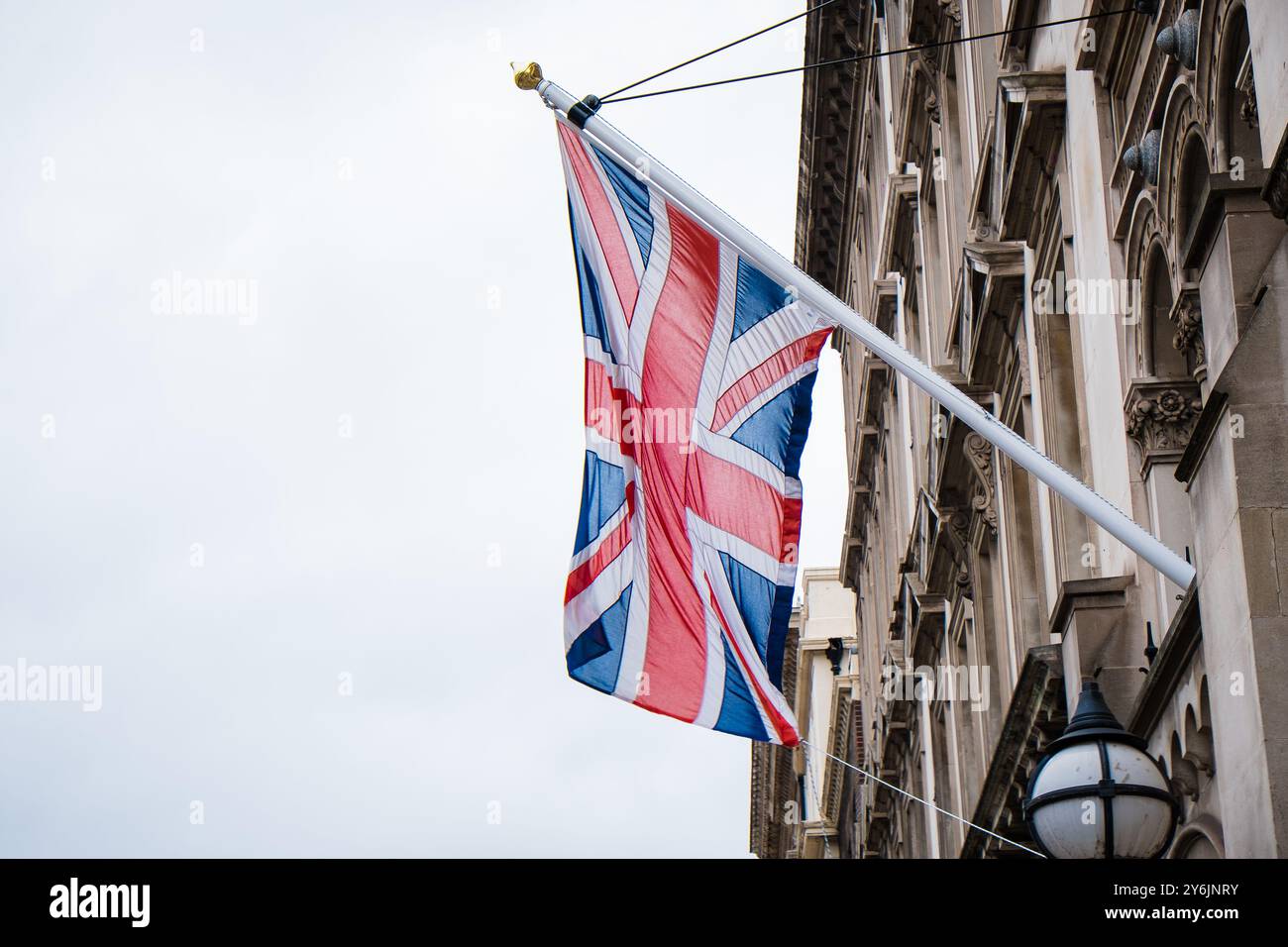 Bandiera della Gran Bretagna che sventola. Bandiera del Regno Unito. Foto Stock