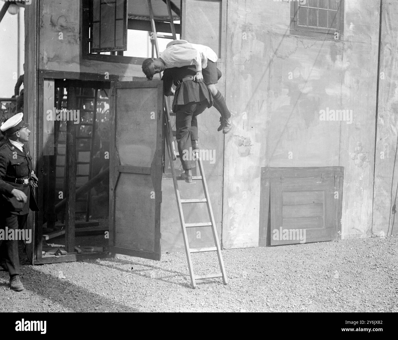 Life Brigades display by Children al Crystal Palace. 21 maggio 1921 ©TopFoto Foto Stock