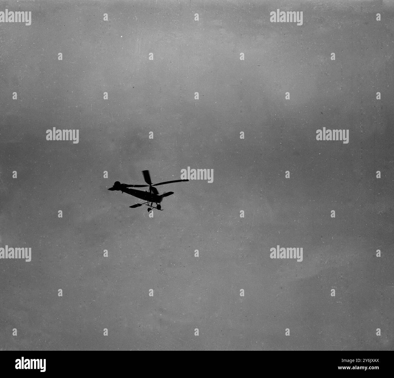 Aeroporto di Farnborough , Hampshire , Inghilterra . L'aeroplano Cierva Autogiro , che viene presentato al Ministero dell'aria , può salire quasi verticalmente e librarsi in aria . 19 ottobre 1925 Foto Stock