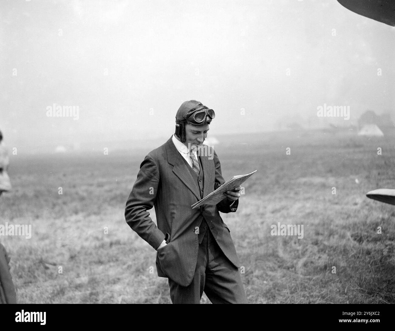 Preparazione a Hendon, Middlesex, Inghilterra, per la King's Cup Race. Comandante di squadra Sir C. J . D . Brand ( Christopher Joseph Quinton ) 8 luglio 1926 Foto Stock
