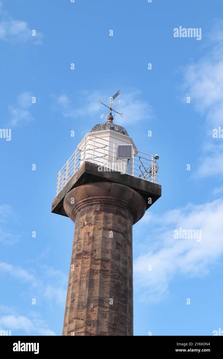 Faro di Whitby Harbour West Pier Foto Stock