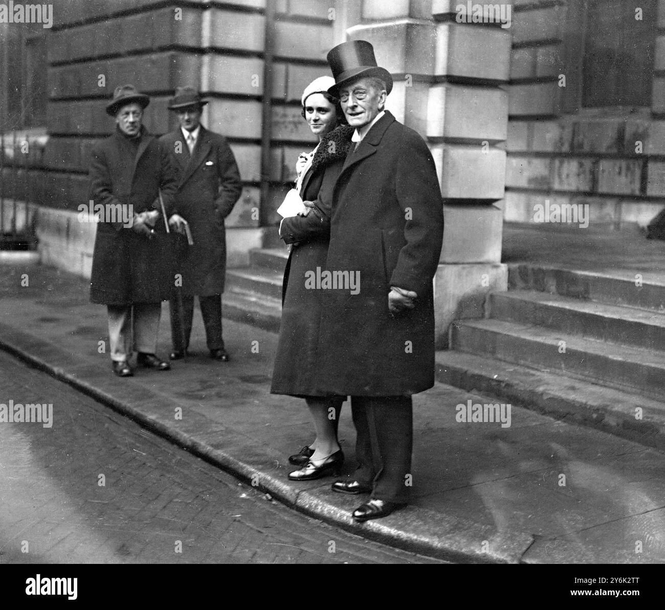 Mostra d'arte francese alla Royal Academy of Arts di Burlington House a Piccadilly , Londra , Inghilterra. Sir Johnston Forbes Robertson e sua figlia Diana. 1931 Foto Stock
