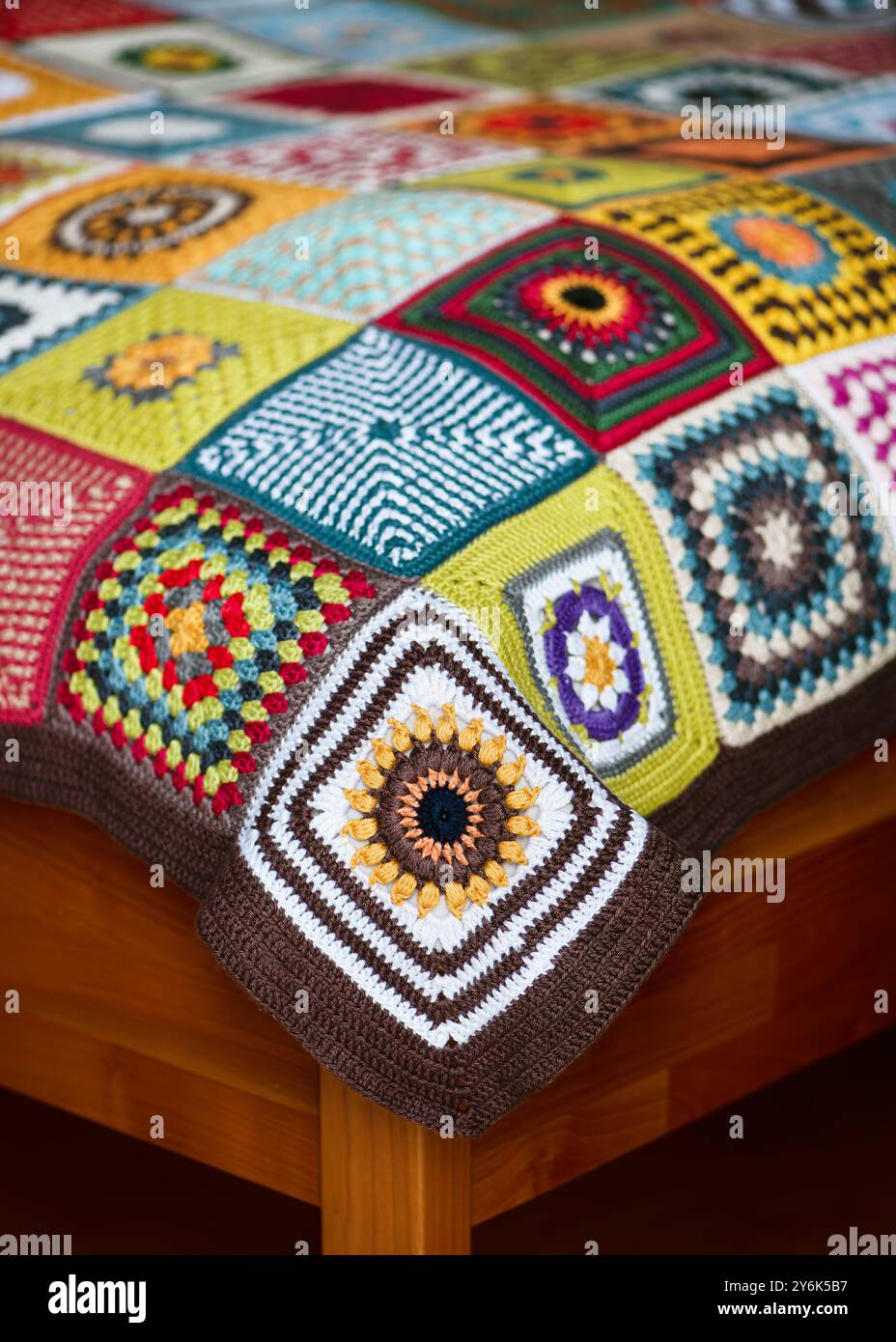 Plaid Au Crochet Vintage Fait Main - Multicolore - Laine - Taille 2 Places