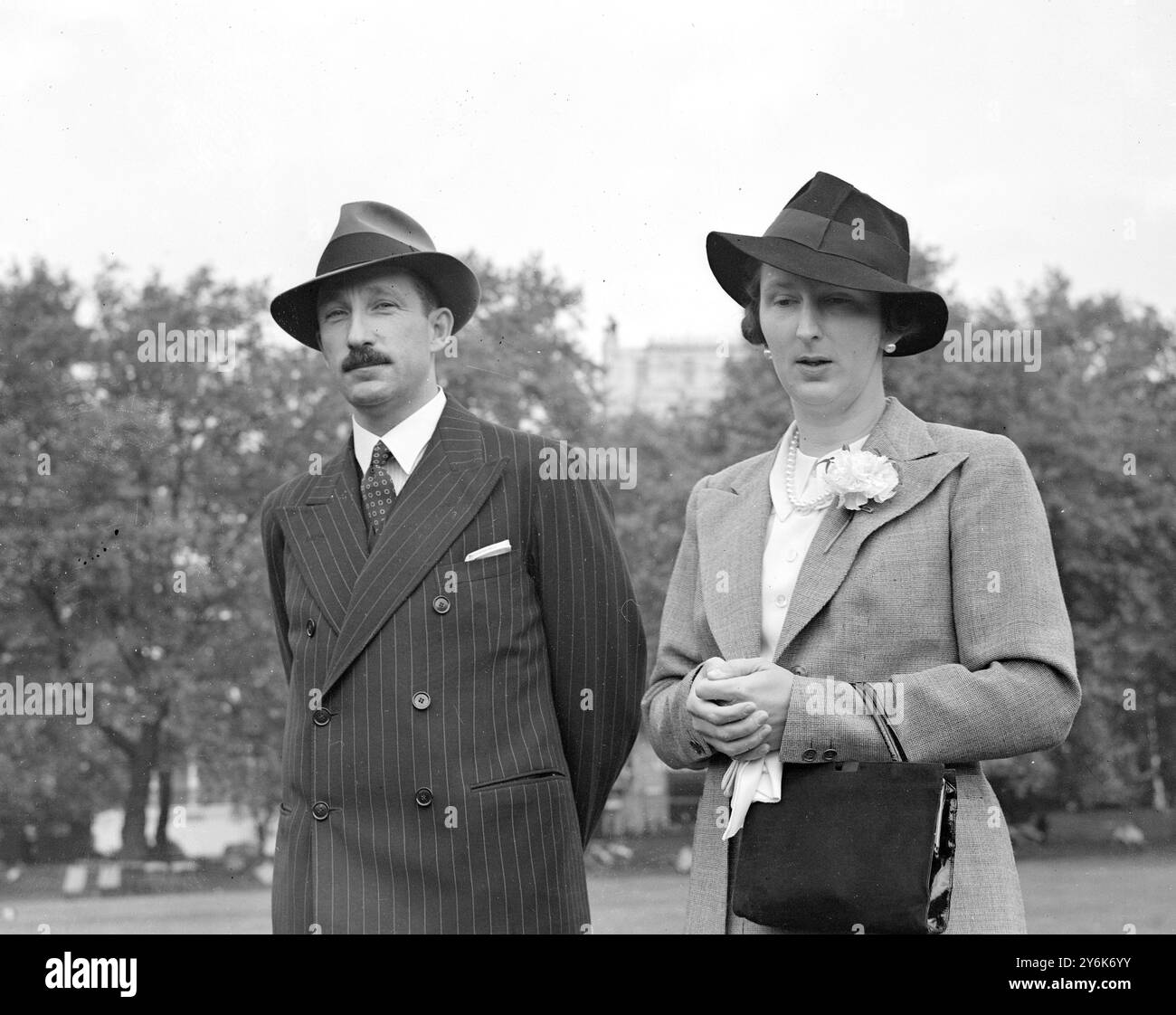 Re Boris e la regina Giovanna di Bulgaria nel parco e nelle strade hanno soggiornato al Ritz , 1938 8 settembre 1938 Foto Stock