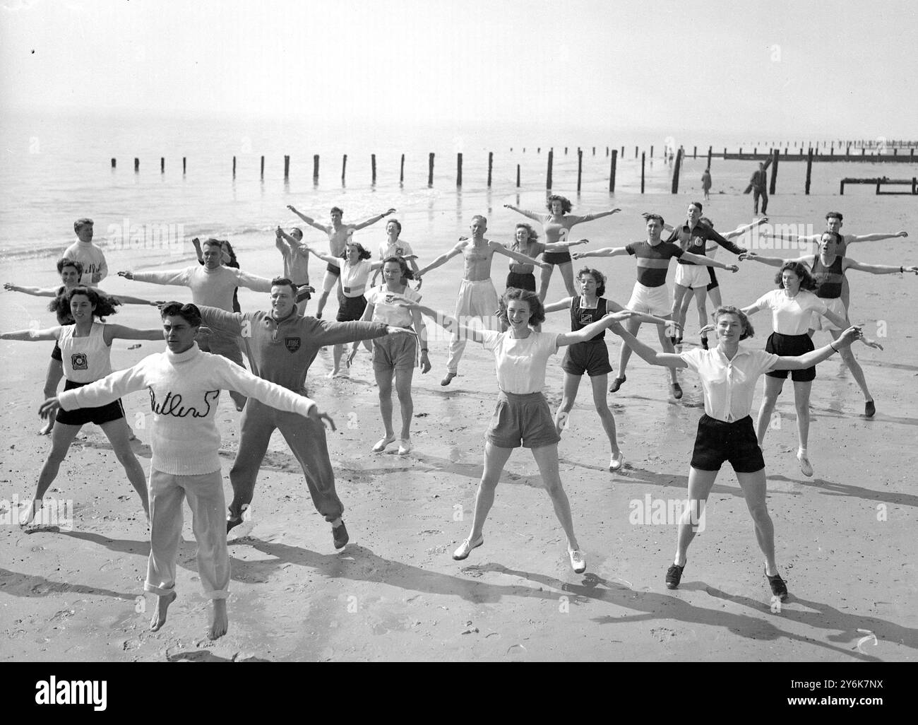 Gli Olympic si riuniscono al Butlin's Holiday Camp, Clacton, Essex. 200 atleti, allenatori, funzionari e osservatori partecipano al primo raduno pre-olimpico. 18 aprile 1948 Foto Stock