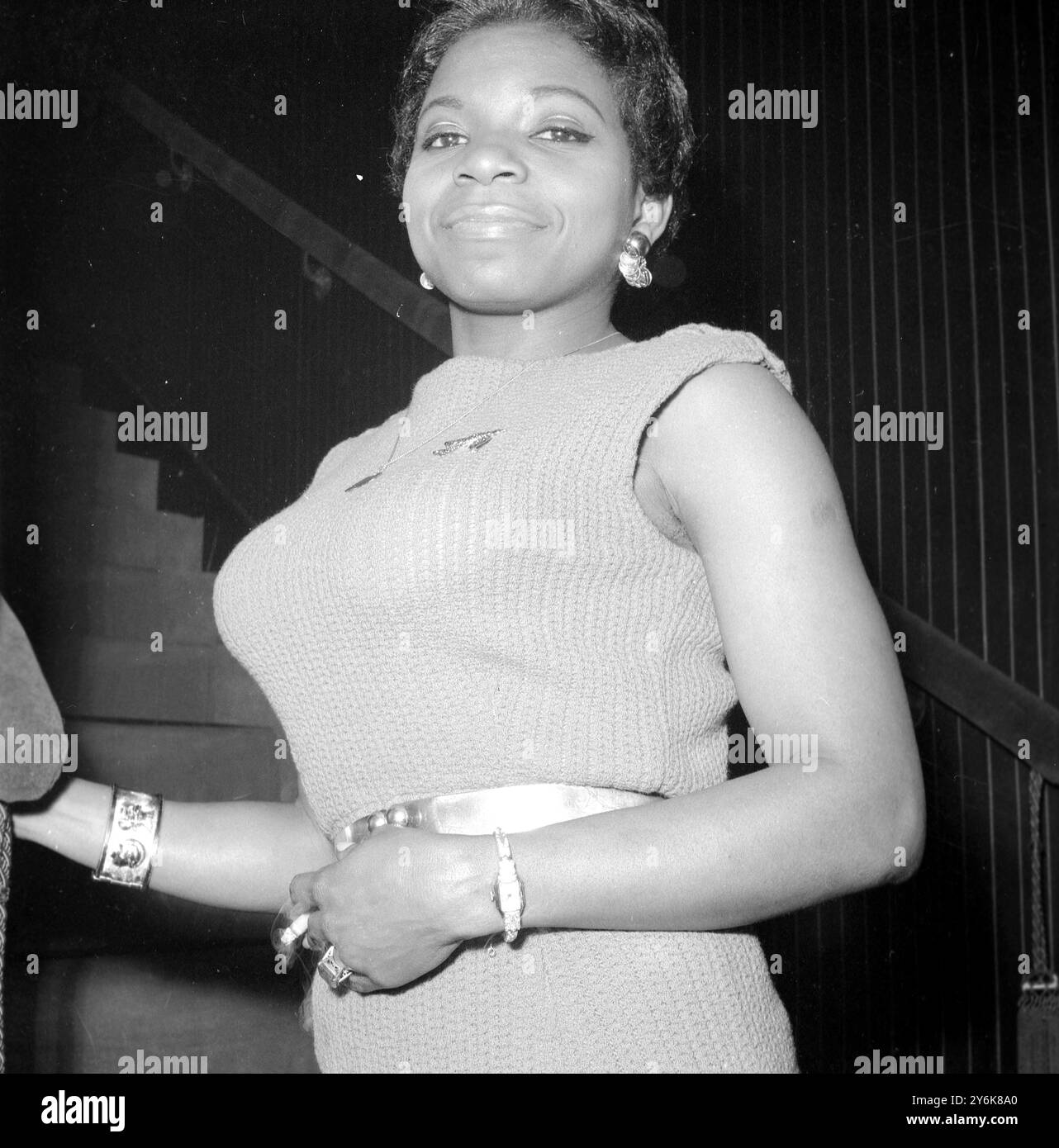 La cantante e ballerina giamaicana Miss Cleo Du Pont all'Last Nights Latin Quarter Party, febbraio 1958 Foto Stock