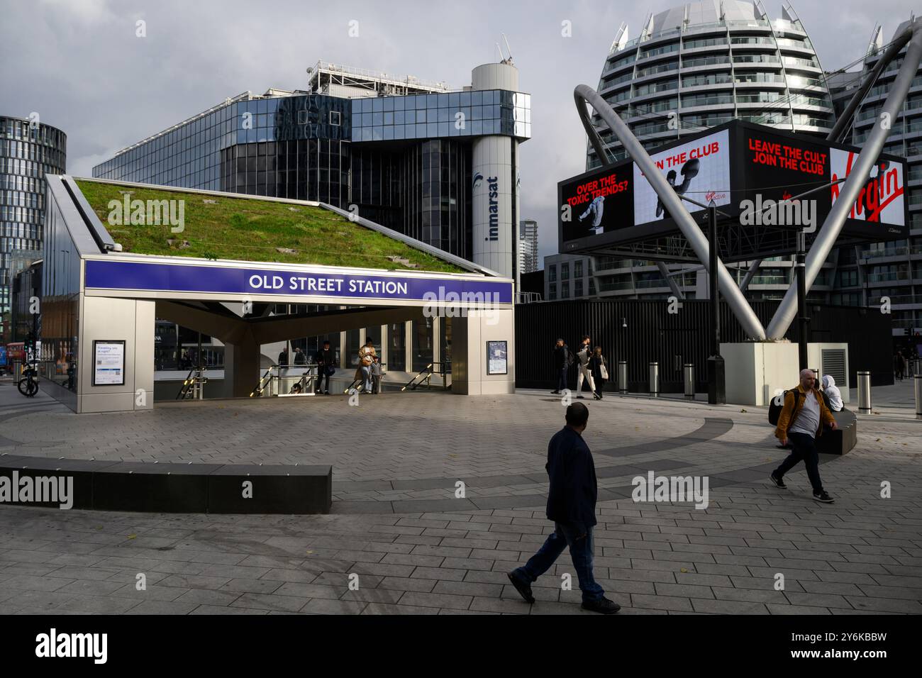 Il nuovo ingresso alla stazione della metropolitana di Old Street è stato ultimato di recente. Stazione della metropolitana di Old Street, Old Street, Londra, Regno Unito. 23 settembre 2024 Foto Stock