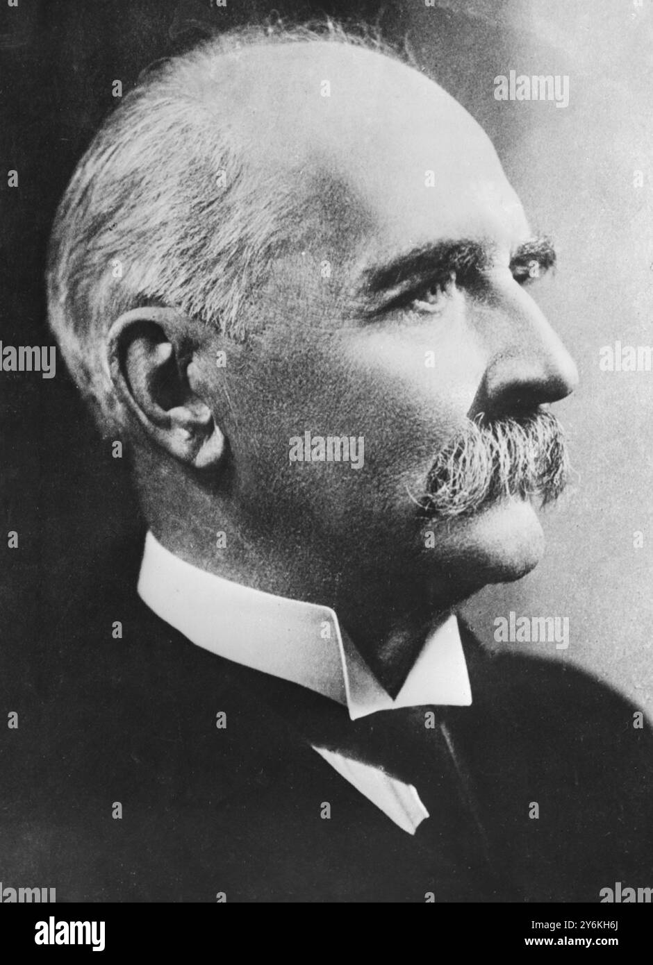 Kaarlo Juho Stahlberg nella foto per le elezioni del 16 febbraio 1931 è stato il primo presidente della Finlandia (1919-1925) e un liberale nazionalista. Un giurista e accademico di spicco, che ha svolto un ruolo centrale nella stesura della Costituzione finlandese nel 1919. Credito: TopFoto.co.uk Foto Stock