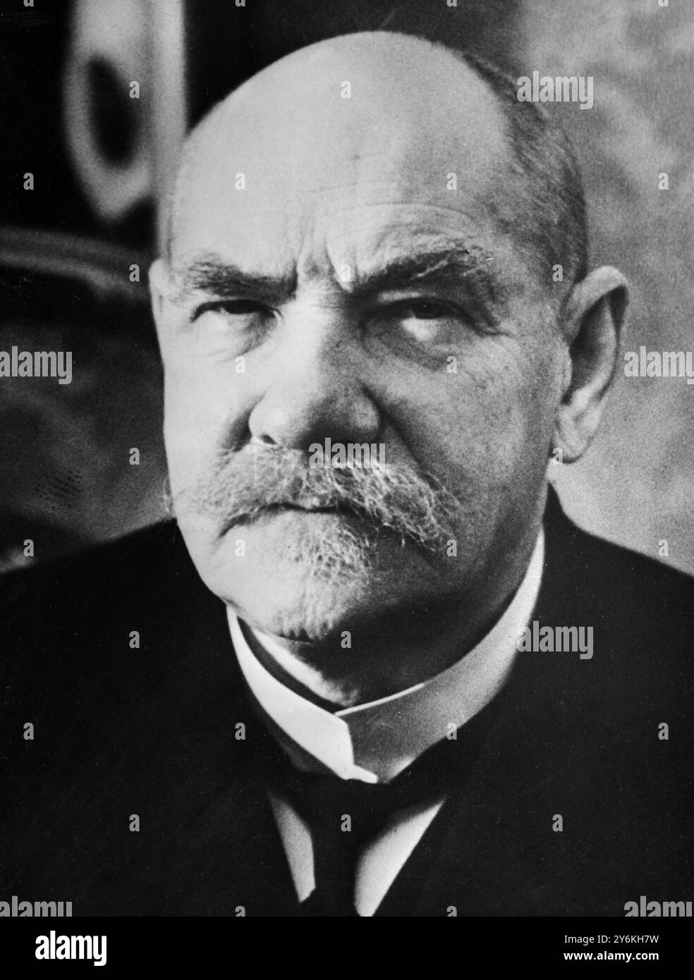 Pehr Evind Svinhufvud af Qvalstad Presidente della Finlandia dal 1931 al 1937. Come avvocato, giudice e politico nel Granducato russo di Finlandia, ha svolto un ruolo importante nel movimento per l'indipendenza finlandese. Svinhufvud è stato il primo capo di Stato pre-presidenziale della Finlandia indipendente, prima come presidente del Senato, e poi come protettore di Stato o reggente. È stato anche primo ministro dal 1930 al 1931. Credito: TopFoto.co.uk Foto Stock