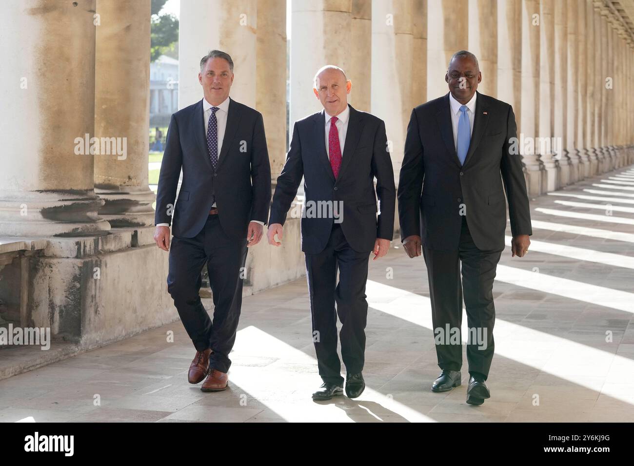 (Da sinistra a destra) il ministro della difesa australiano Richard Marles, il segretario alla difesa John Healey e il segretario alla difesa degli Stati Uniti Lloyd Austin durante la riunione dei ministri della difesa AUKUS presso l'Old Royal Naval College di Greenwich, Londra. Data foto: Giovedì 26 settembre 2024. Foto Stock